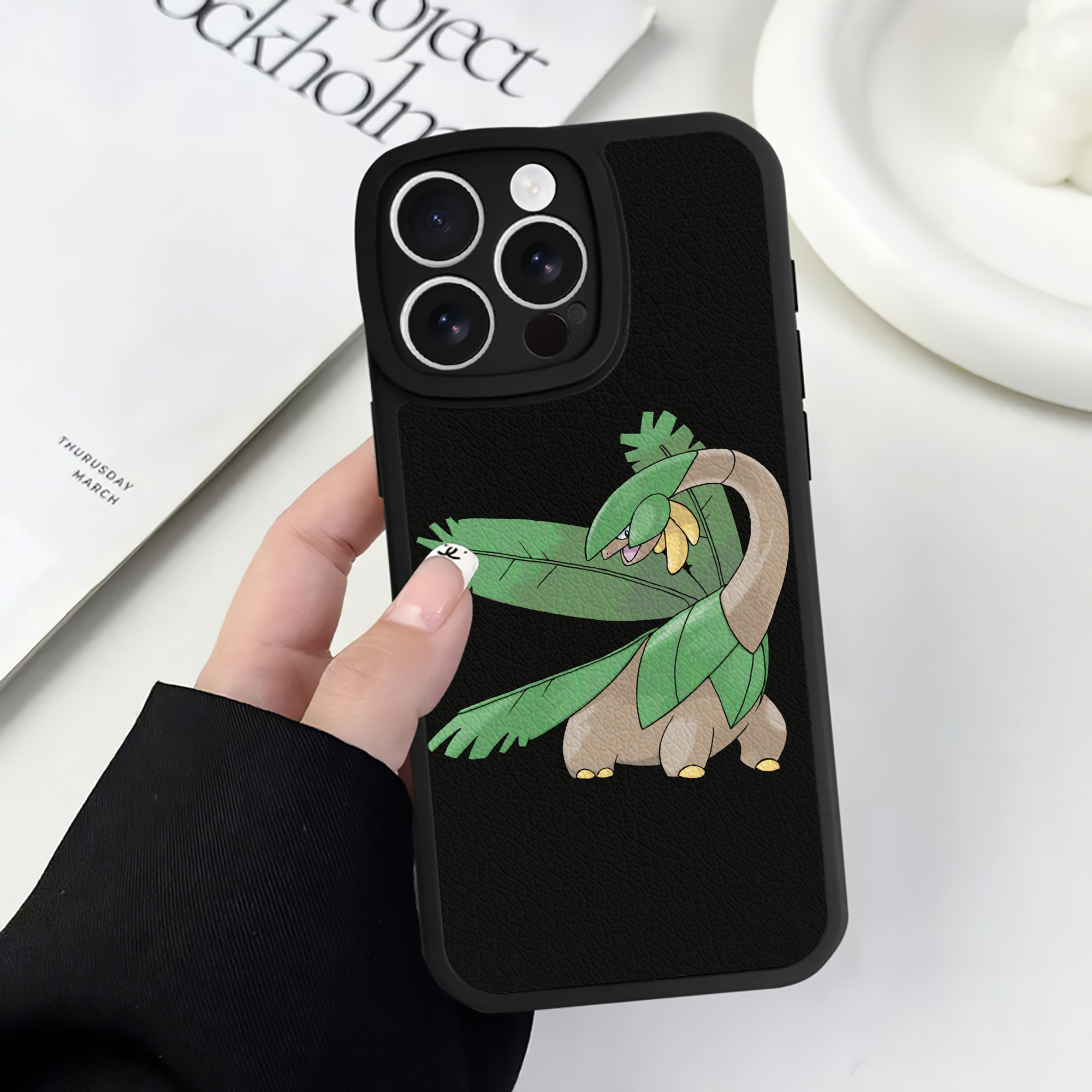 （画像用） ポケットモンスター Pokémon 【iPhone 16シリーズ対応】シリコンスマホケース（レザー調） 材質：シリコン